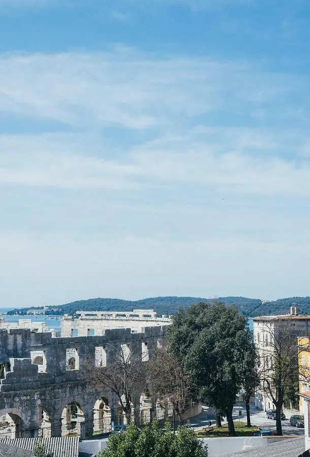 Apartment In Center Pula