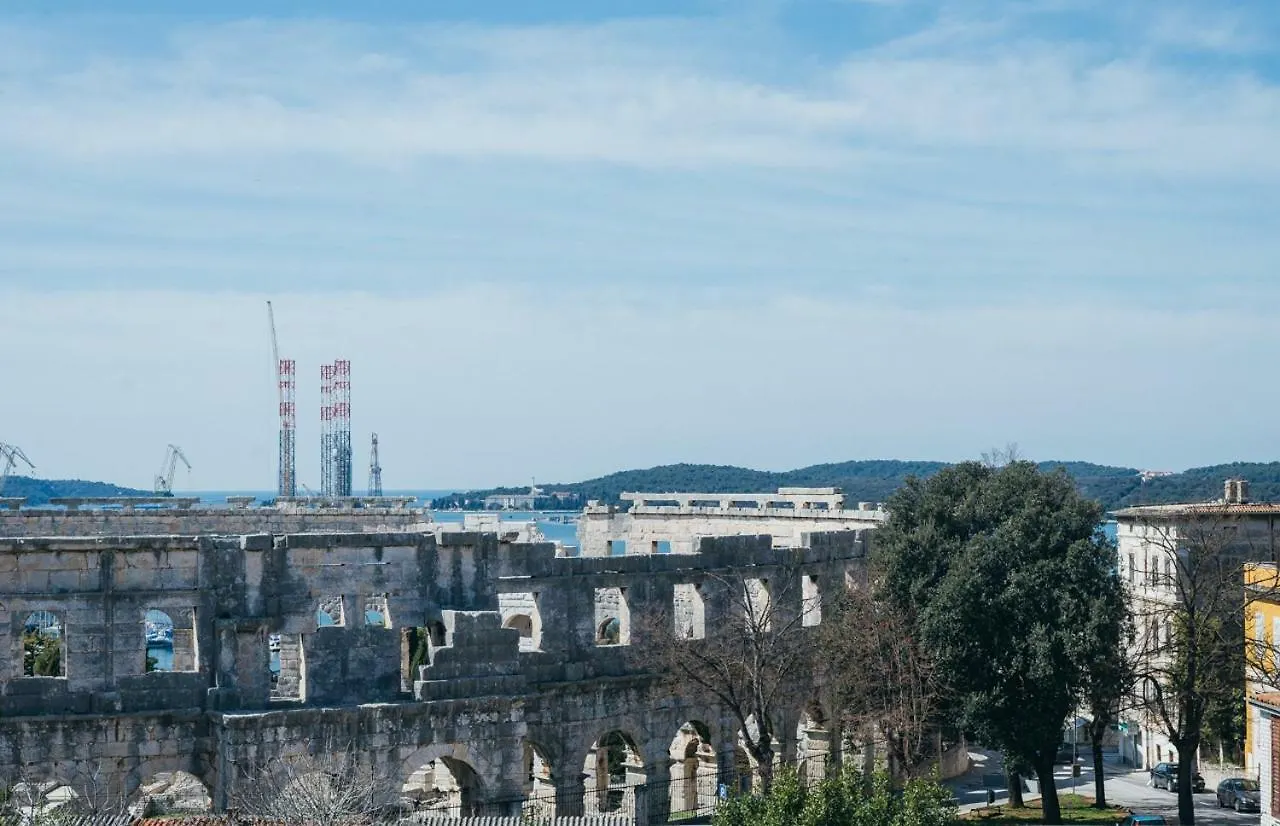 Apartment In Center Pula